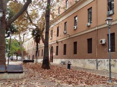 Il retro della caserma in piazza Balenzano: da qui sono passati tutti i ragazzi di Bari e provincia nati prima del 1985 e quindi obbligati alla visita di leva
